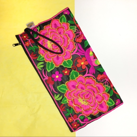 NWOT Small embroidered clutch - Picture 2 of 4